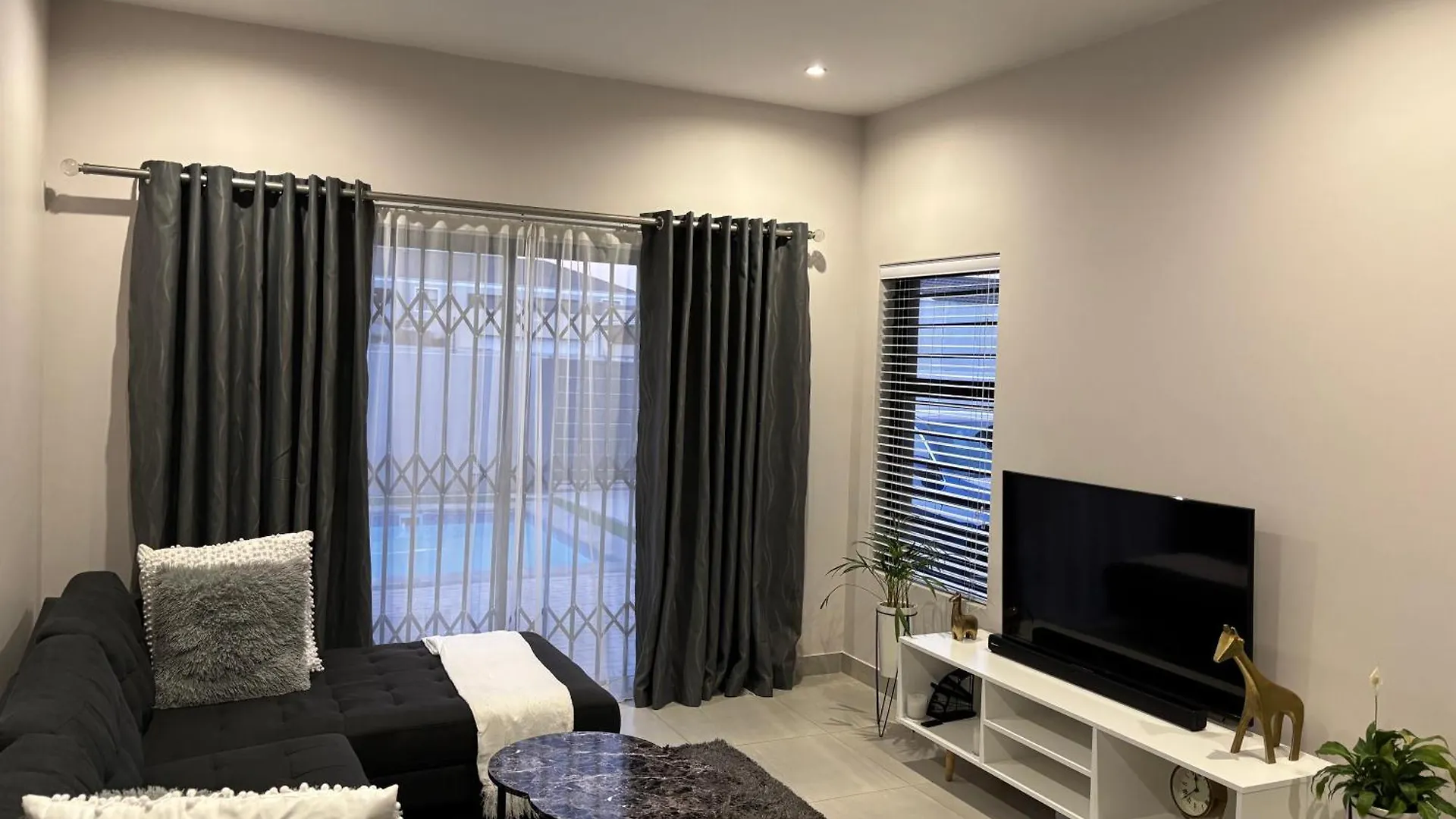 Modern 3 Bedroom Urban Getaway Κέιπ Τάουν